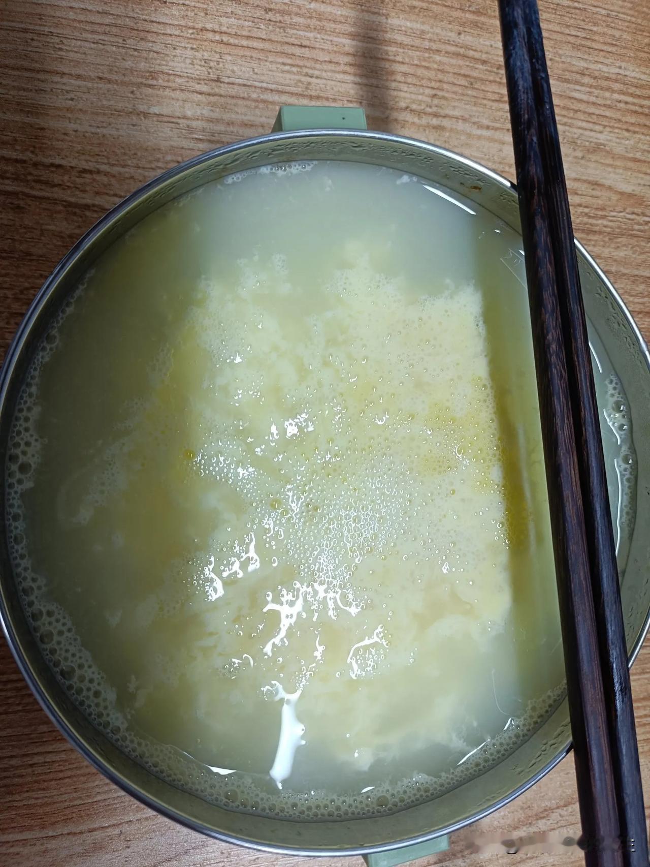 预约了明天上午做无痛肠镜，前天就开始吃流食了。
每天早上一碗藕粉碗，中午冲两个鸡