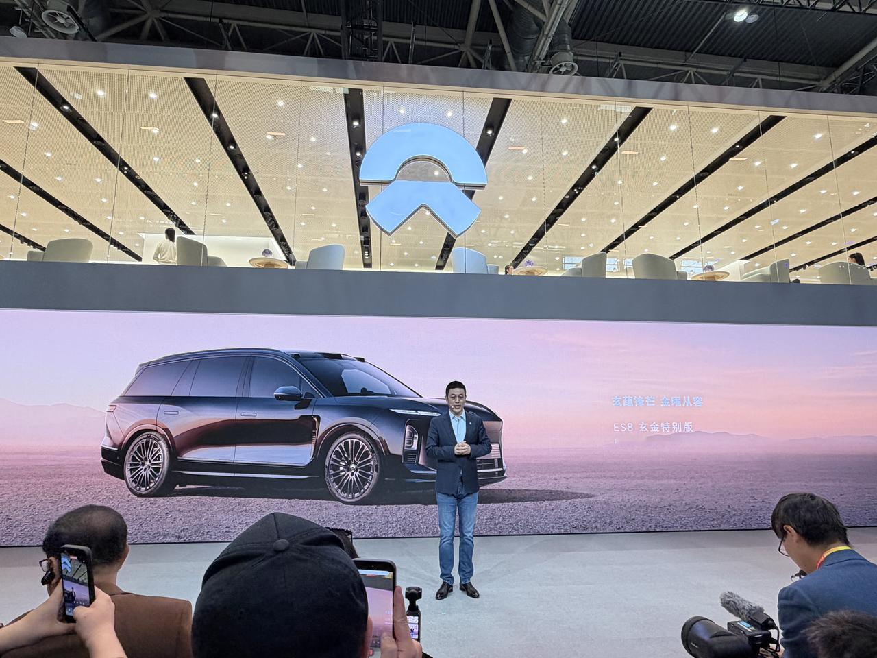 蔚来ES8 发布玄金特别版，北京车展正式上市，整车购买价45.68万起，电池租用