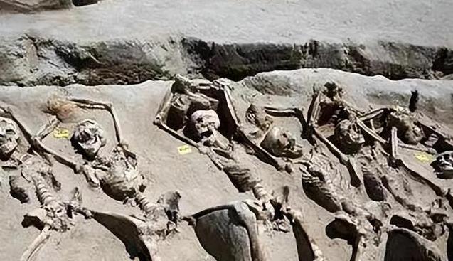 1975 年，东宁蝇子沟出土 230 具带枪日本女尸，是谜案还是天理昭彰。这不是