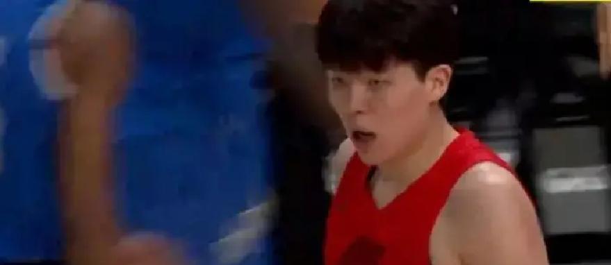 18岁中国大个子在NBA被叫“穷人版约基奇”，但他有个致命问题：不敢投篮。
开拓