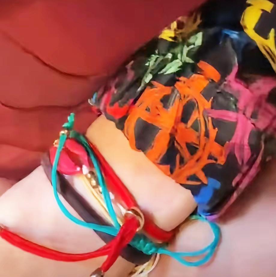 情人节张柏芝没晒男人，却把自己宠成18岁！
Lucas一束玫瑰插她头发，弹幕瞬间