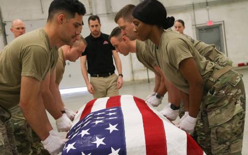 美国亏麻了，损失惨重 

当地时间4月6日，美国方面透露，这次营救飞行员当中，美