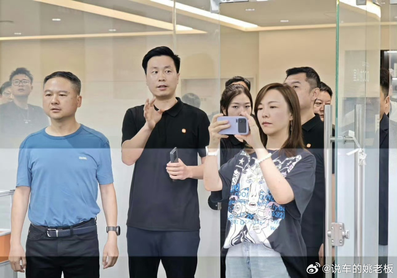 小米16小米15卖爆的场景还历历在目，650万台的销量仅次于华为Mate 70 