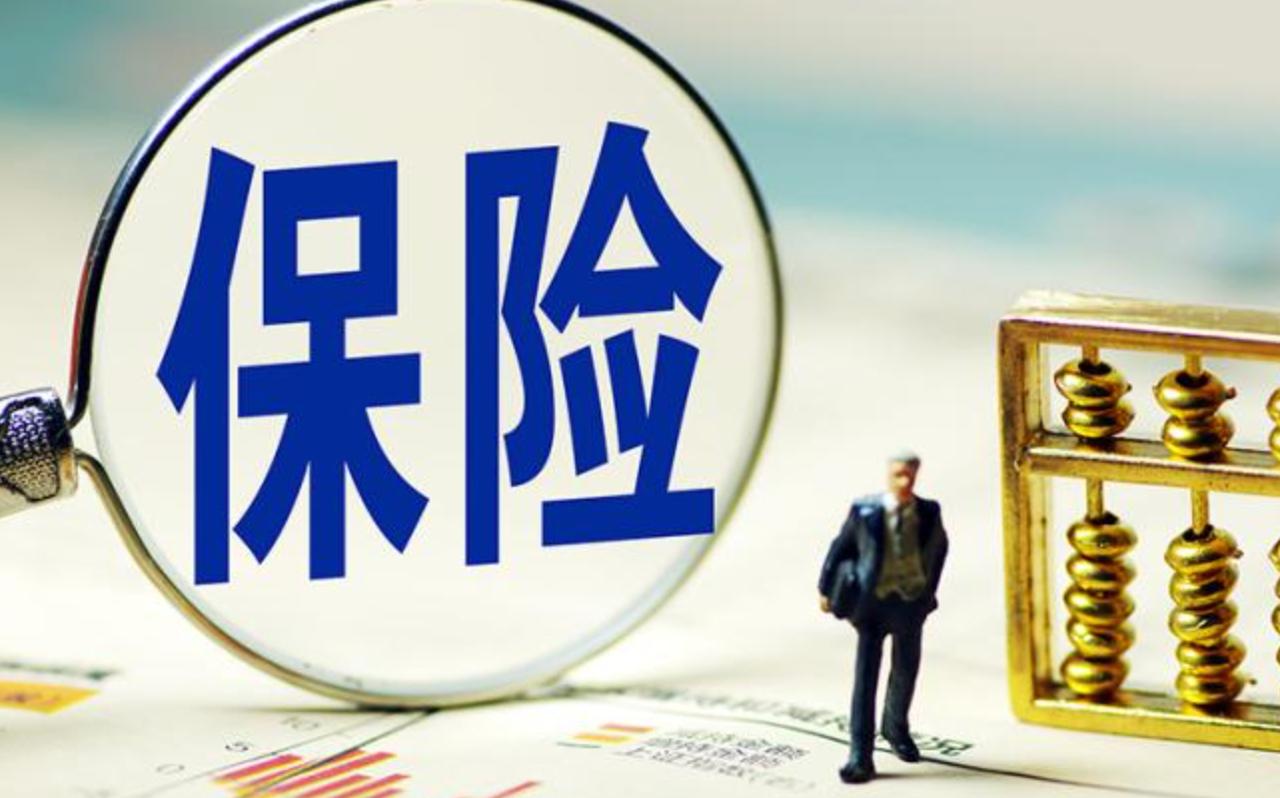 太无耻了！保险业务员甜言蜜语套信任，竟擅自退保老人8份保单，卷走60余万养老钱！