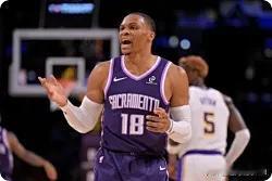 不可思议，11月13号的维斯布鲁克，实现了3个小成就:

1、连续12场比赛得分