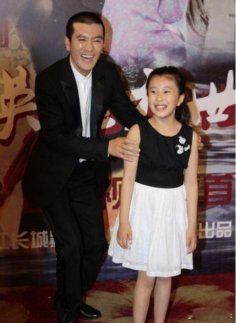 #杨子大女儿维护父亲#远香近臭，她要是和父亲一直生活在一起肯定不会这样说。要真是