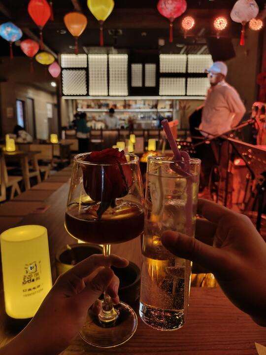 这家民谣酒馆，扫去世尘和疲乏