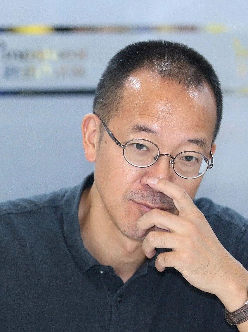 要是你是员工，看到老板在南极发的信，心里会咋想？
员工觉得老板在南极看风景，自己