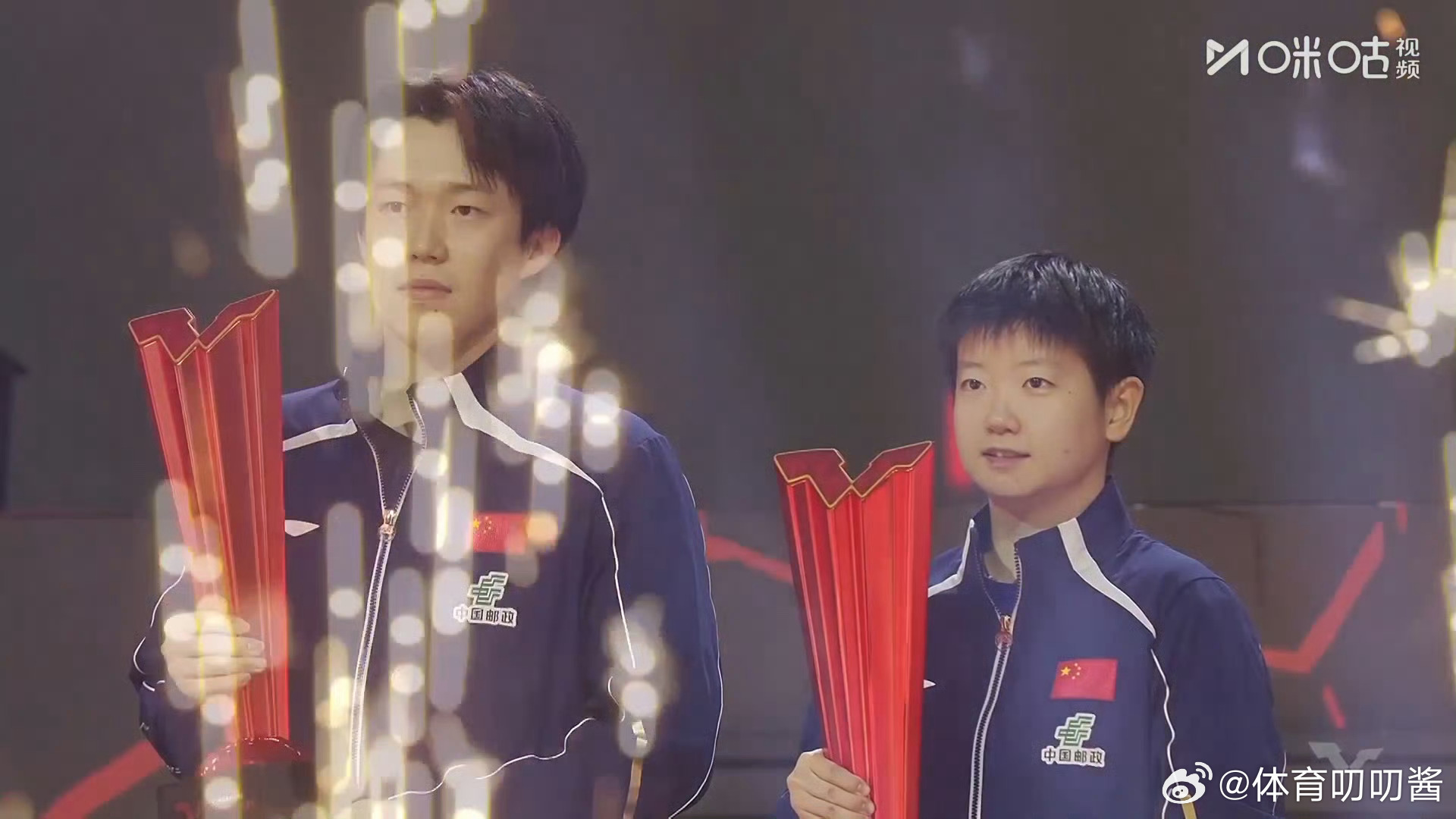 王楚钦孙颖莎新加坡大满贯冠军自拍 📷2026年WTT新加坡大满贯男单、女单冠军