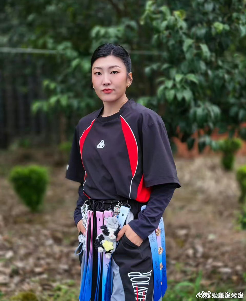 徐梦桃大型饭撒现场徐梦桃饭撒都不白来 被徐梦桃的饭撒圈粉了！用心对待每位粉丝，小