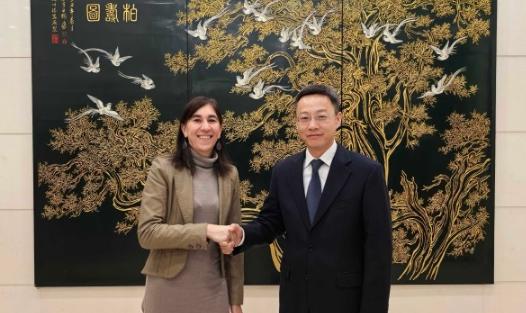 法国连续找中国，双方一致同意共同落实好两国元首达成的重要共识，深化领事交流合作，