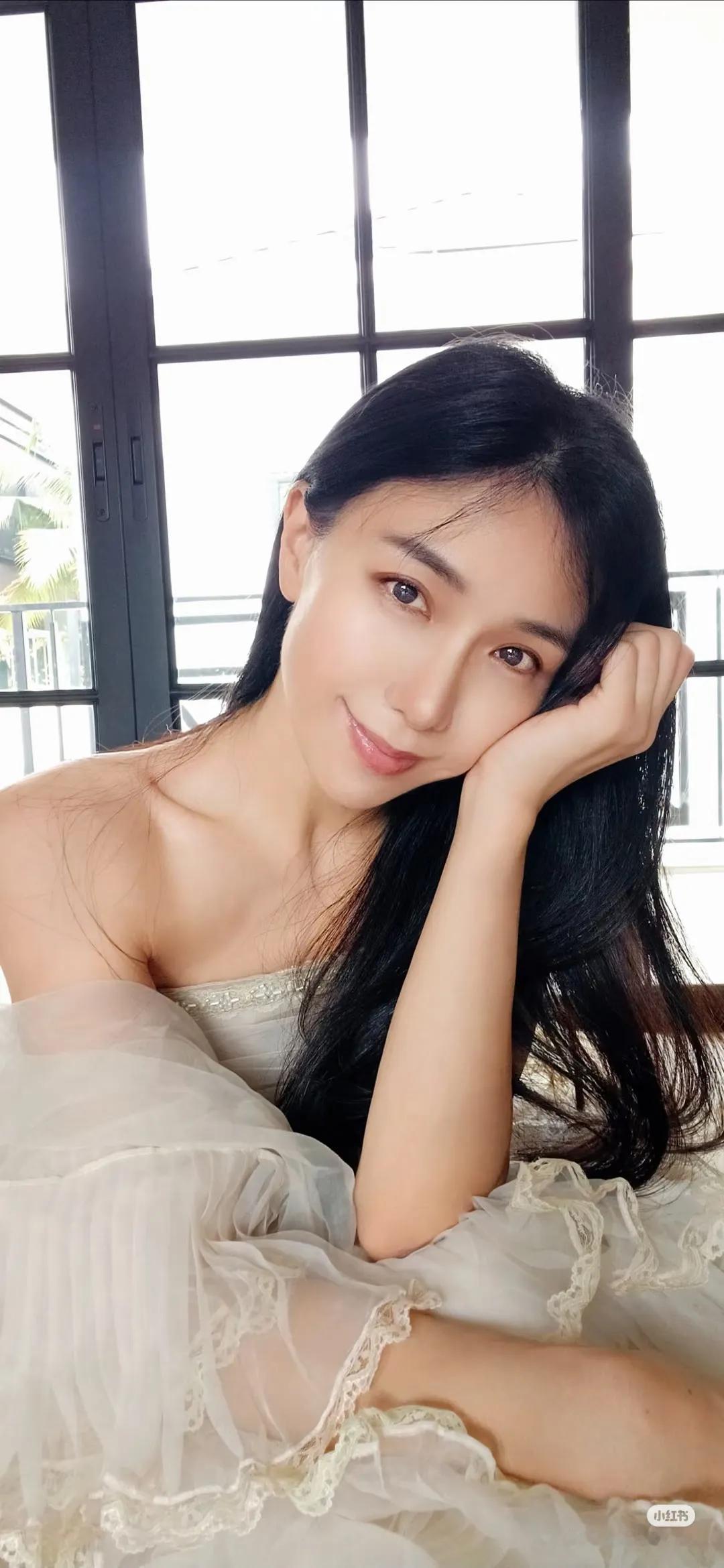 话说大马近几年就推出了许多样靓身材正，气质也相当不错的新晋博主，而美雪就是其中之