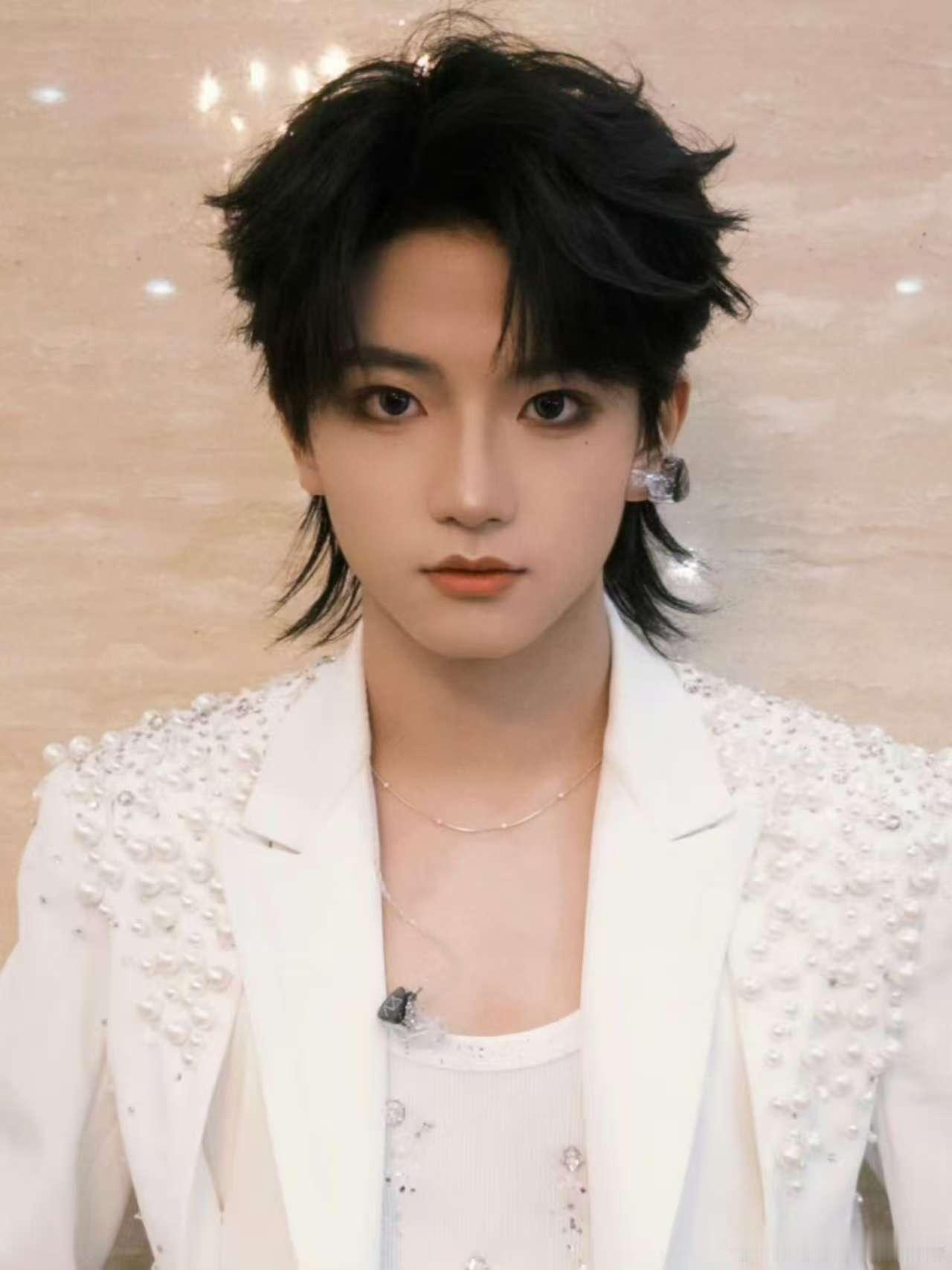 vogue拍的王橹杰穆祉丞vogue镜头下的王橹杰穆祉丞VOGUE发了王橹杰穆祉