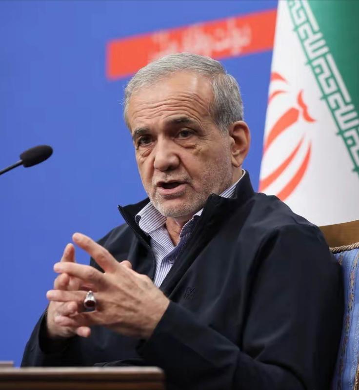 一觉醒来，风向大变！伊朗总统遭到内部严重质疑。伊朗总统佩泽希齐扬在对外发表讲话中