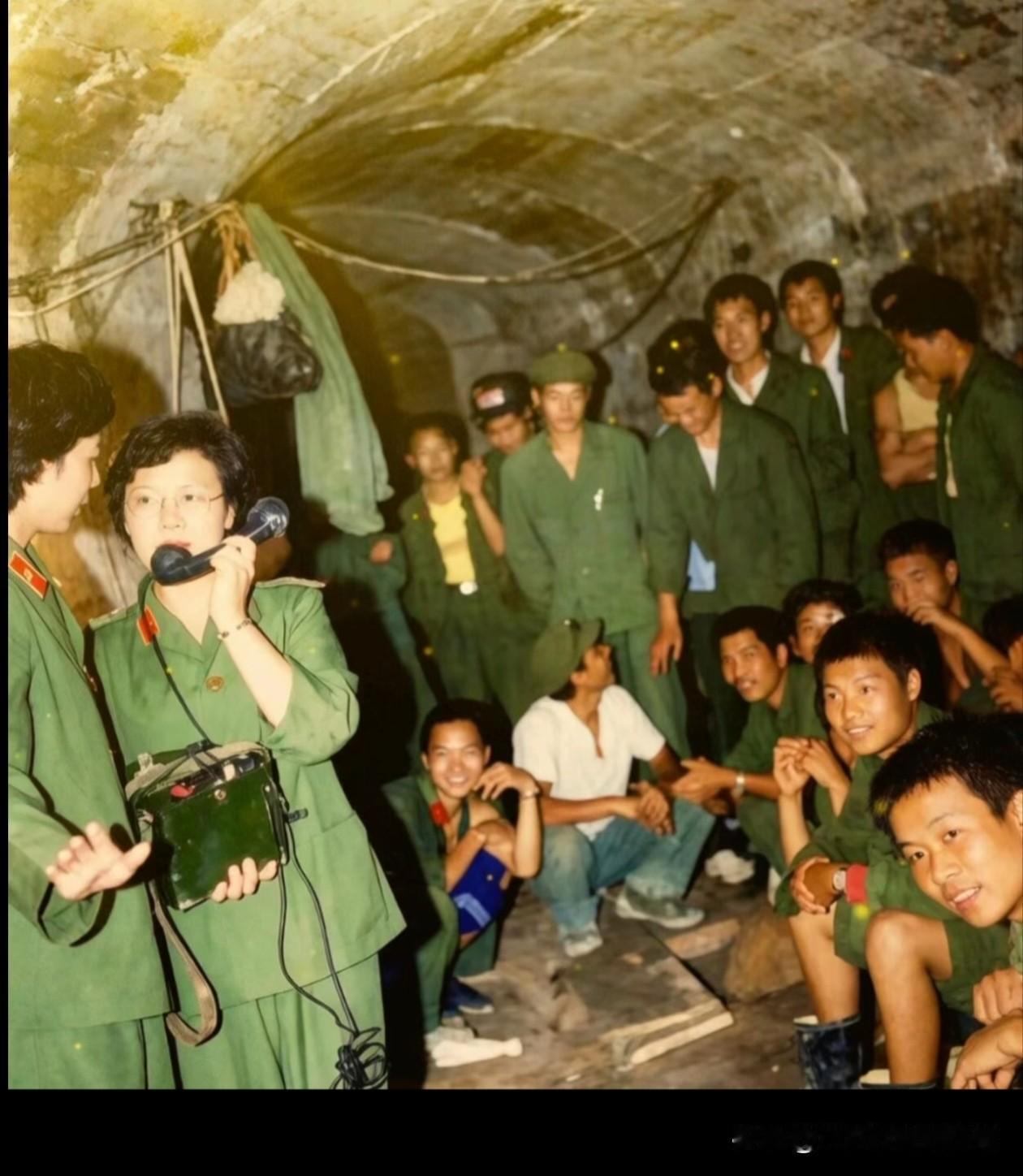 当年在老山主峰，常建萍在52号坑道慰问战士！

大连参战军医，常建萍9月14日老