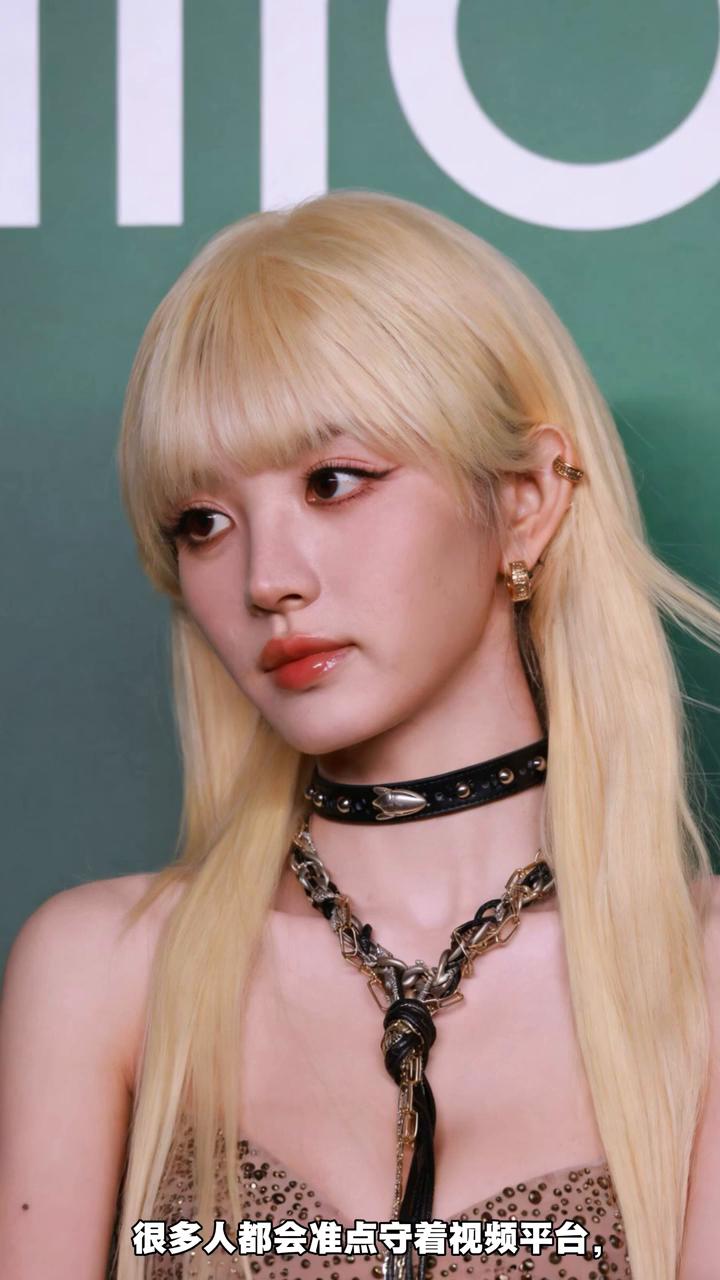 内娱甜妹界的颜值天花板，曾经因为《卿卿日常》里鲜活讨喜的李薇喜欢上了田曦薇。记得