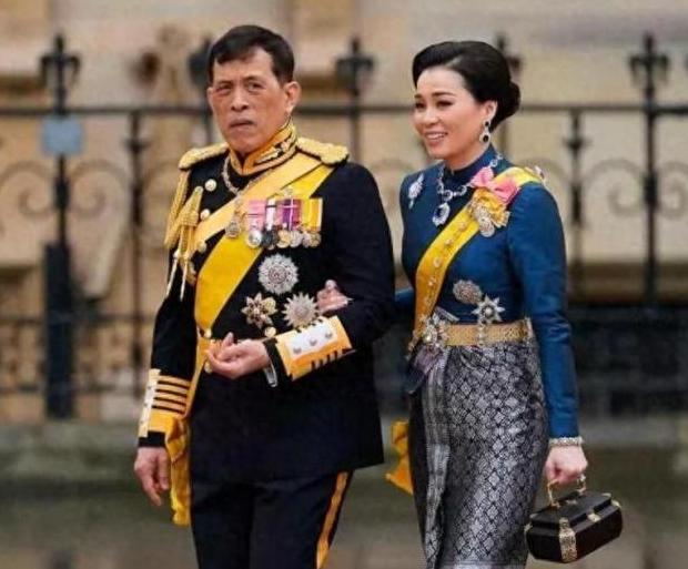 泰国开始转向了？
泰国总理下达命令
 
11月18日，泰国总理下达命令：全面深化