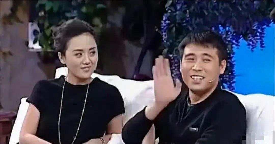 李乃文：媛媛，我拿到奖了。
朱媛媛：（轻笑）我早知道你能行。
李乃文：那次低血糖