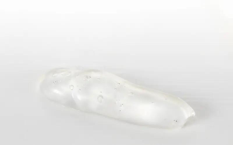 4月8日，广东一男子为求“威风”给下体注射177克硅胶，虽暂时变粗，但凹凸不平形