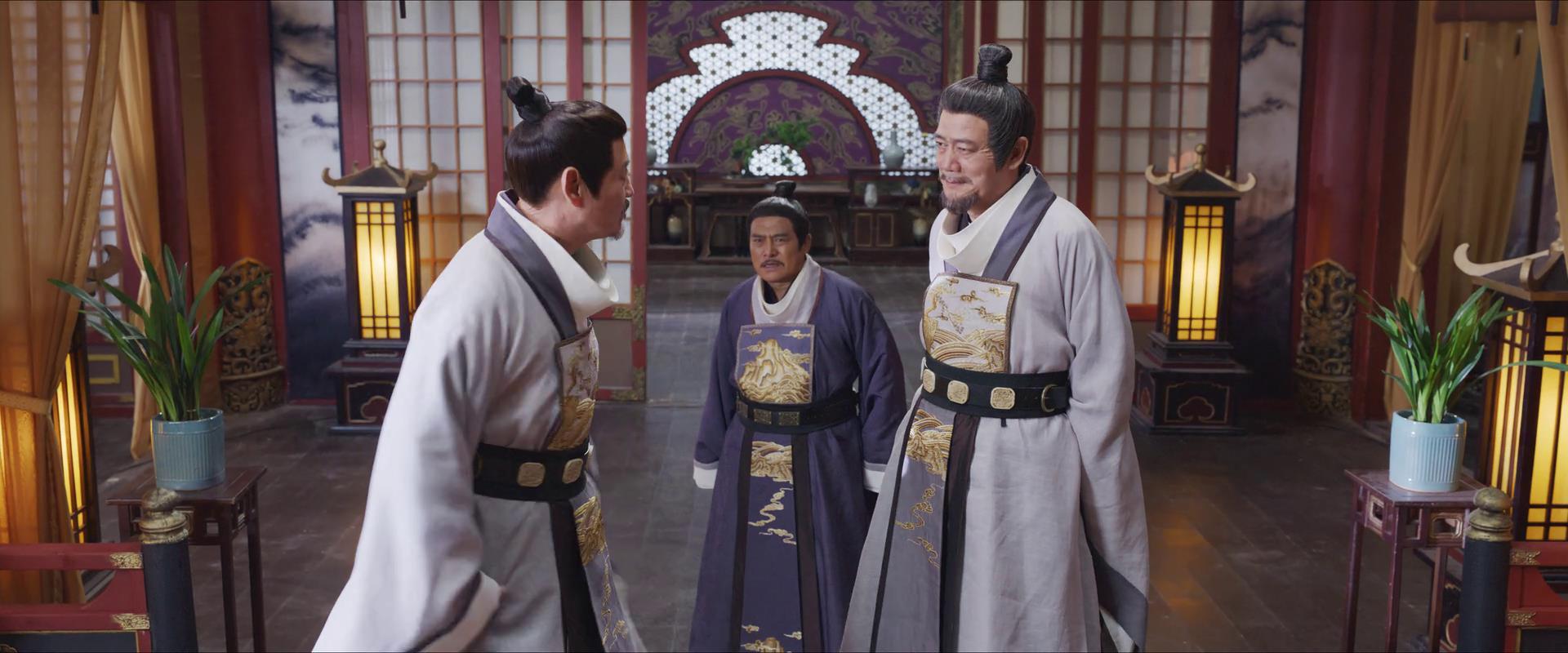 服装组是不是觉得这么敷衍和拼凑出来的官服很别致啊。云秀行