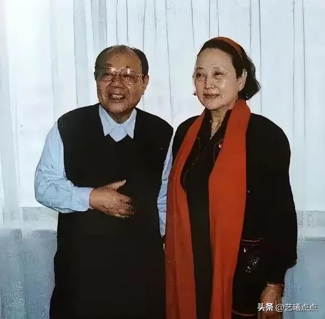 1963年上映的经典故事片《野火春风斗古城》中的“金环”与“多田”，人到老年相逢