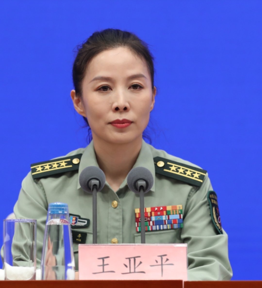 王亚平老师佩服戴的5排勋表，课代表呢？给大家科普一下[航天员][航天员] ​​​