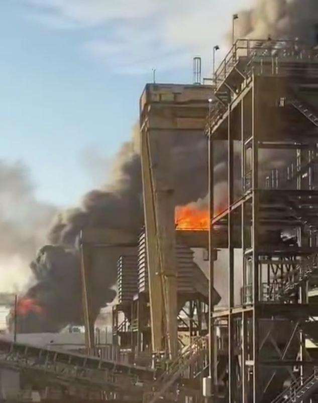 美国本土传来巨响，一重要炼油厂突然爆炸，到底谁干的？

当地时间23日，美国得州