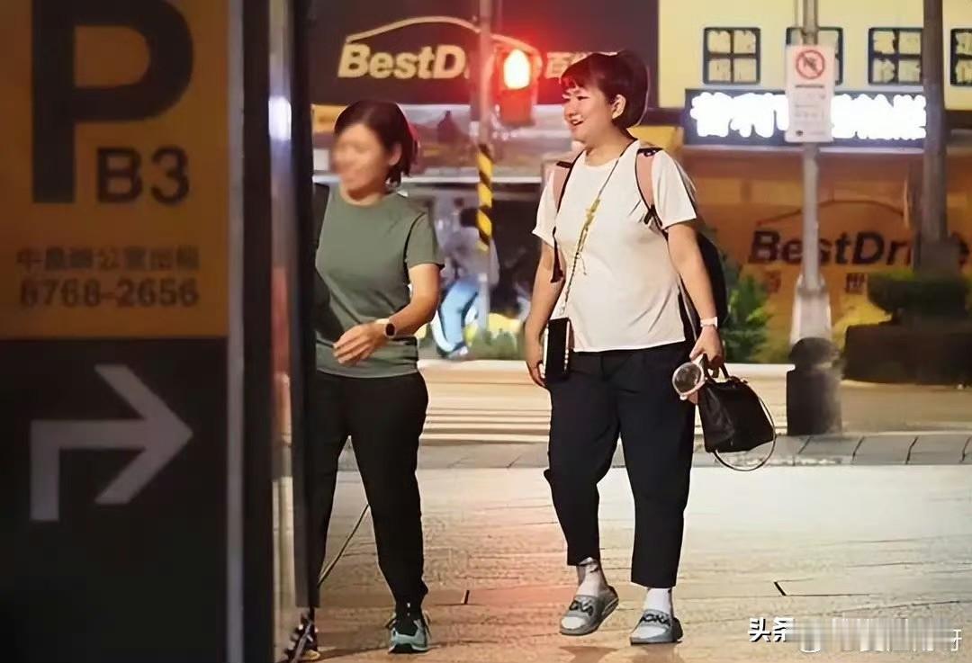 S H E 组合的任家萱冲上热搜，令人唏嘘不已。

8月19日很久没出现的任家萱