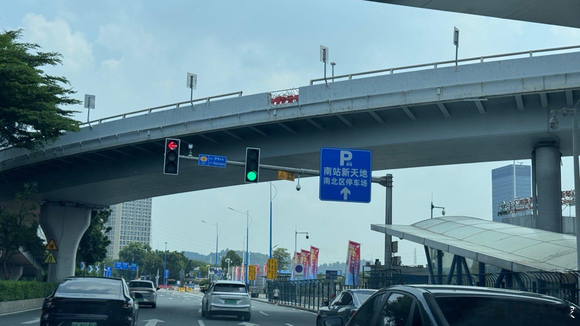 我想知道，这个高铁站匝道桥曾经发生过什么🤔 ​​​