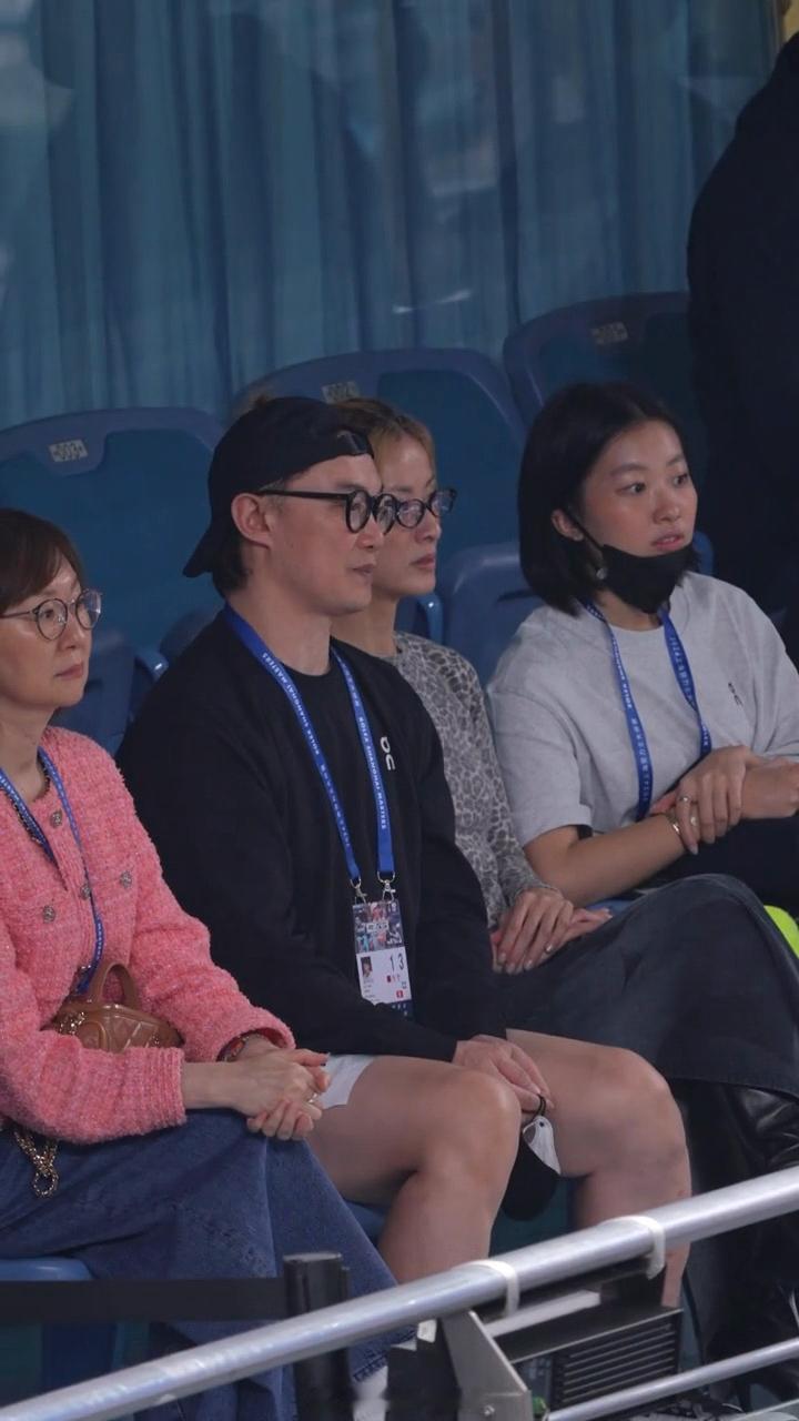 #陈奕迅一家三口同框##陈奕迅一家三口看网球赛# ​女儿很漂亮啊 ​​​
