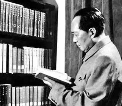 “开慧牺牲前有交代……”1957年，一个身材瘦削的女人来到中南海，看到毛主席，悲