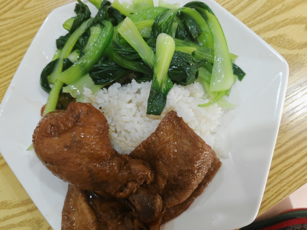 #午餐# 正在沙县大酒店就餐[doge]你们吃啥 ​​​
