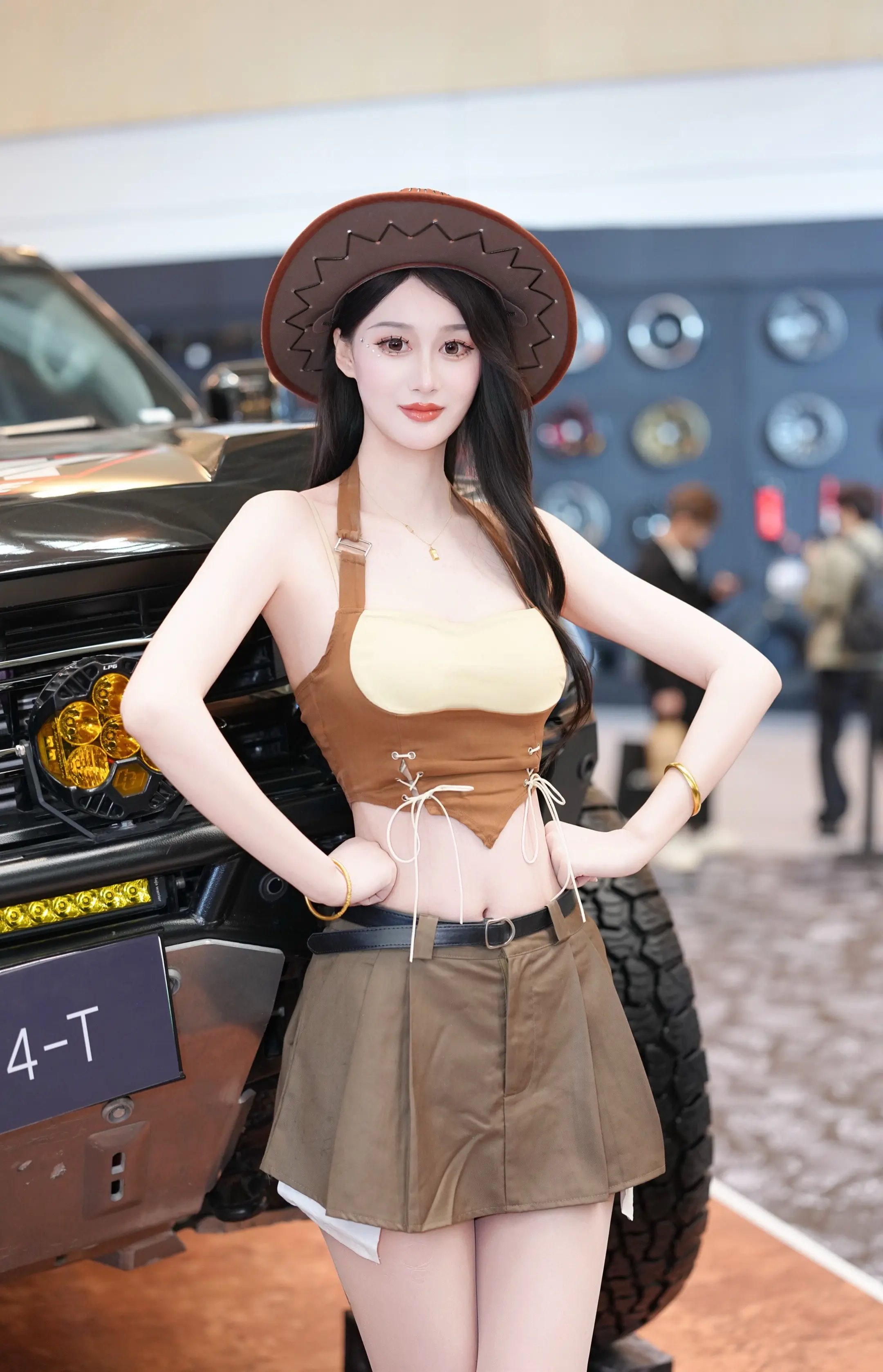 越野坦克铁汉柔情178的小姐姐