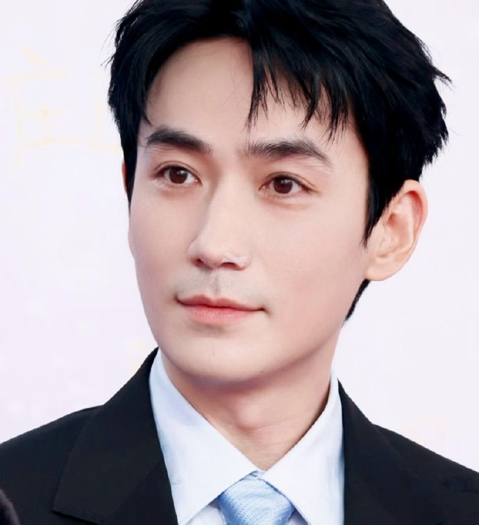 朱一龙鼻子怎么了朱一龙鼻子受伤了吗朱一龙鼻子怎么了？？ 啊啊啊啊期待朱一龙