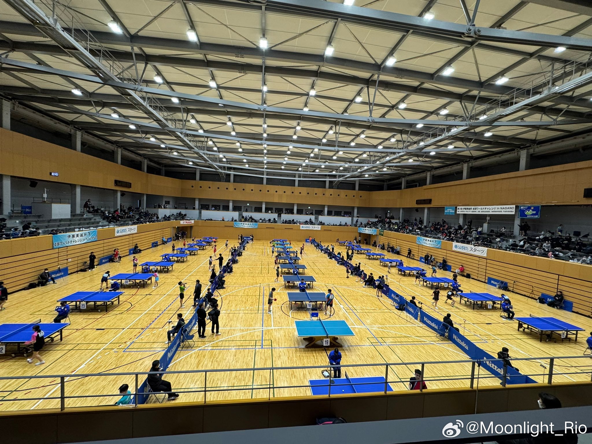 伊藤美诚杯现场展览角展示伊藤美诚奥运会、世乒赛单打、世界杯单打获得的奖牌🥇🥈