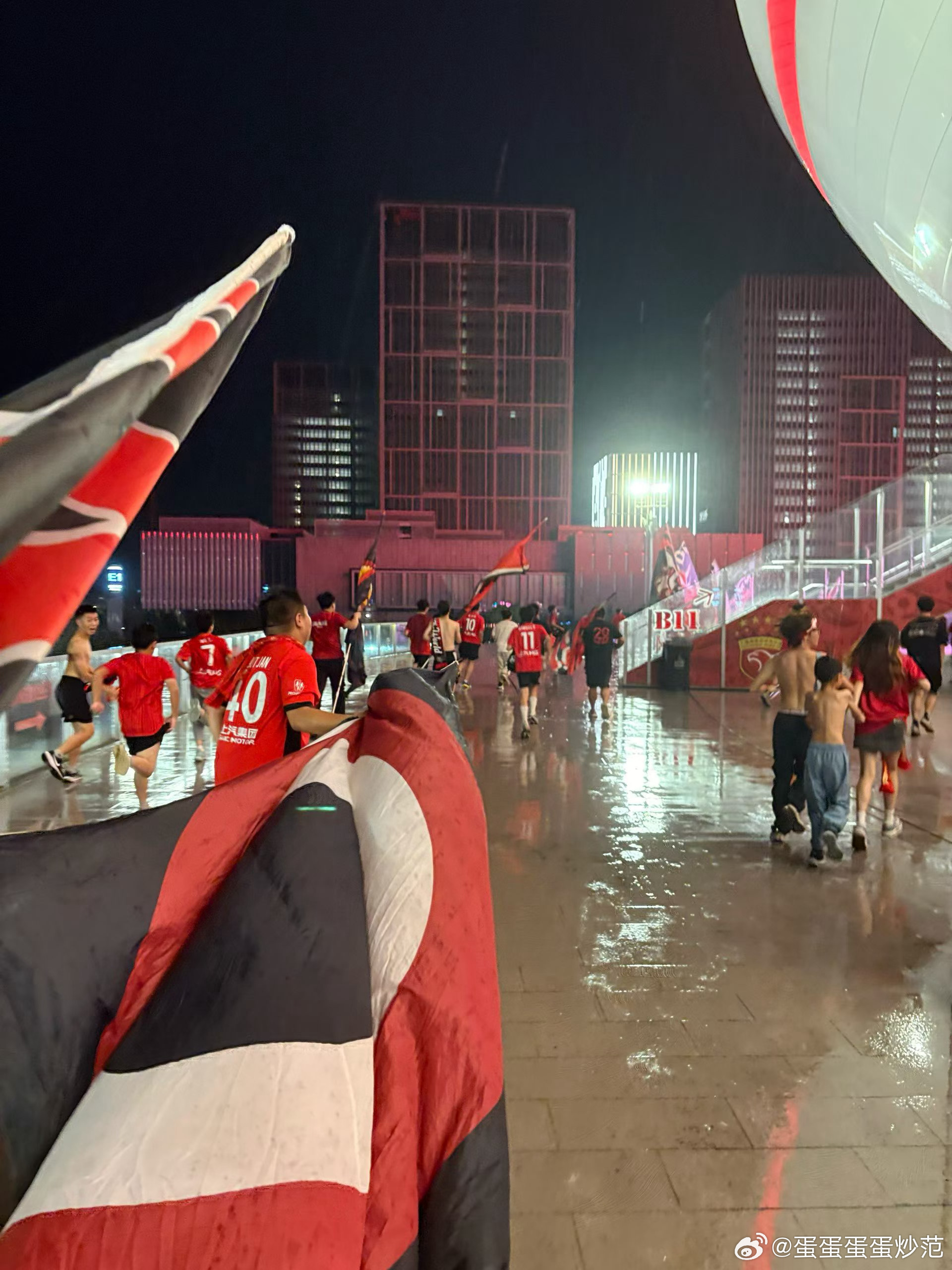 为爱冲锋的年轻人点球大战赢下来有你们的功劳！上海海港中超联赛中国足协杯上海海港v