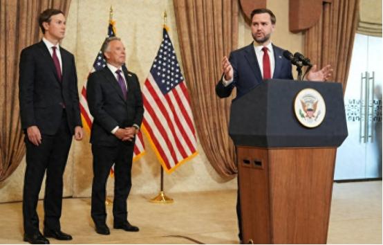 特朗普又整出新鲜事了，天天催着要跟伊朗谈判，甚至放狠话要炸掉伊朗的发电厂，可伊朗