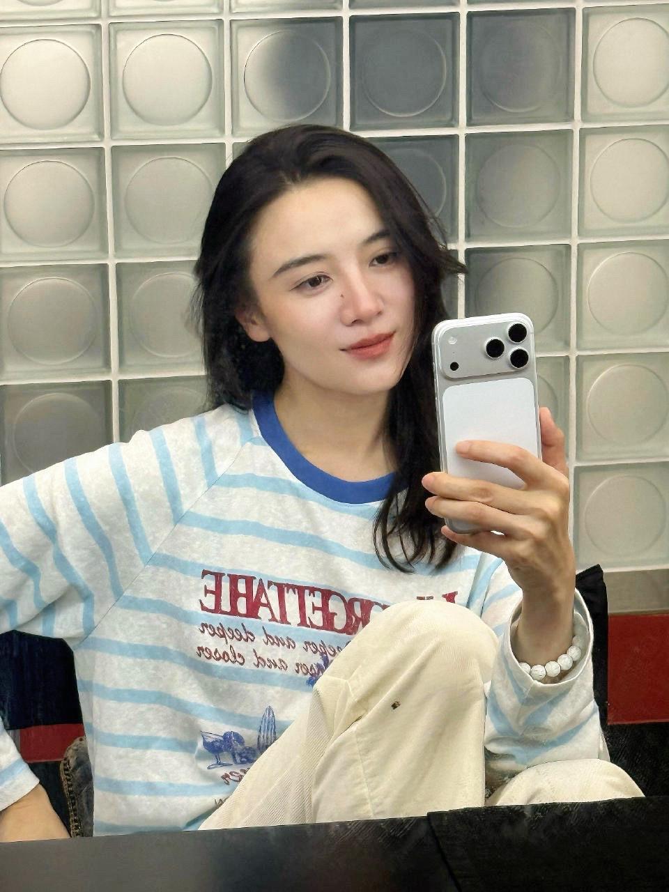 宋佳谁教你这样拍照的🥺。