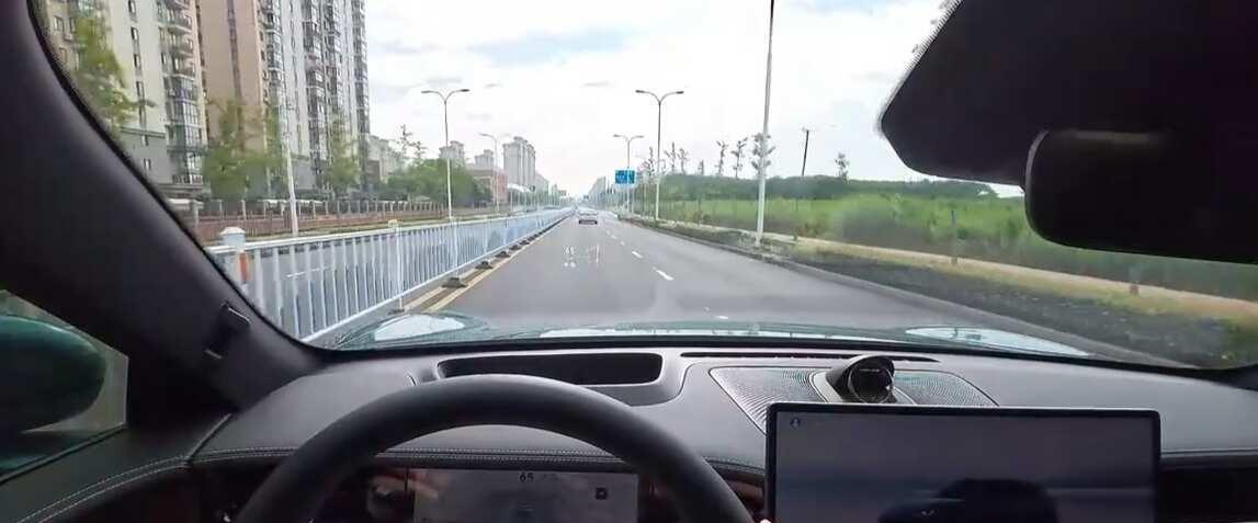 试驾了尚界Z7，不愧896线激光雷达，智驾在城市里都很好用，比192线提升很多，