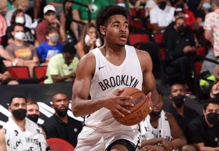 给你钱不要，还学人家要4千万，这下没人要了吧！
托马斯被雄鹿队给裁掉，这种球员真