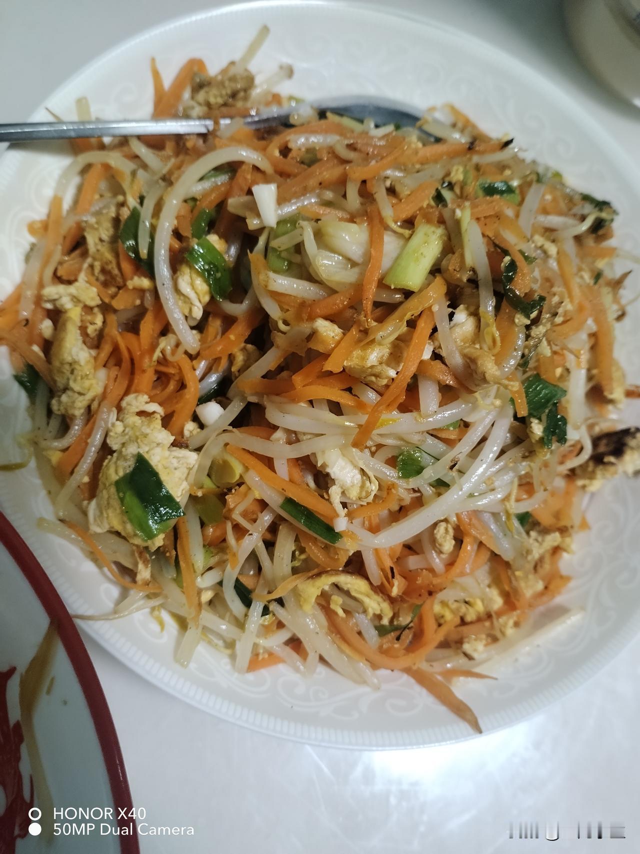 上了一天的班，回来看到老公正在睡觉，他这一天总是困，睡不醒。也不知道为啥那么累？