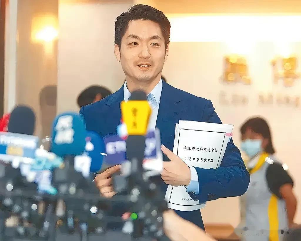 奉化之庐墓依然，溪口之花草无恙。

依然明月在，何日彩云归？