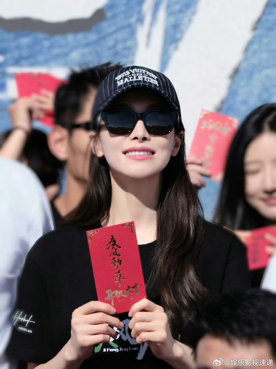 宋茜演了郑晓龙新剧 宋茜和郑晓龙导演合作的《疾风劲草》官宣啦，这阵容真的太强大！