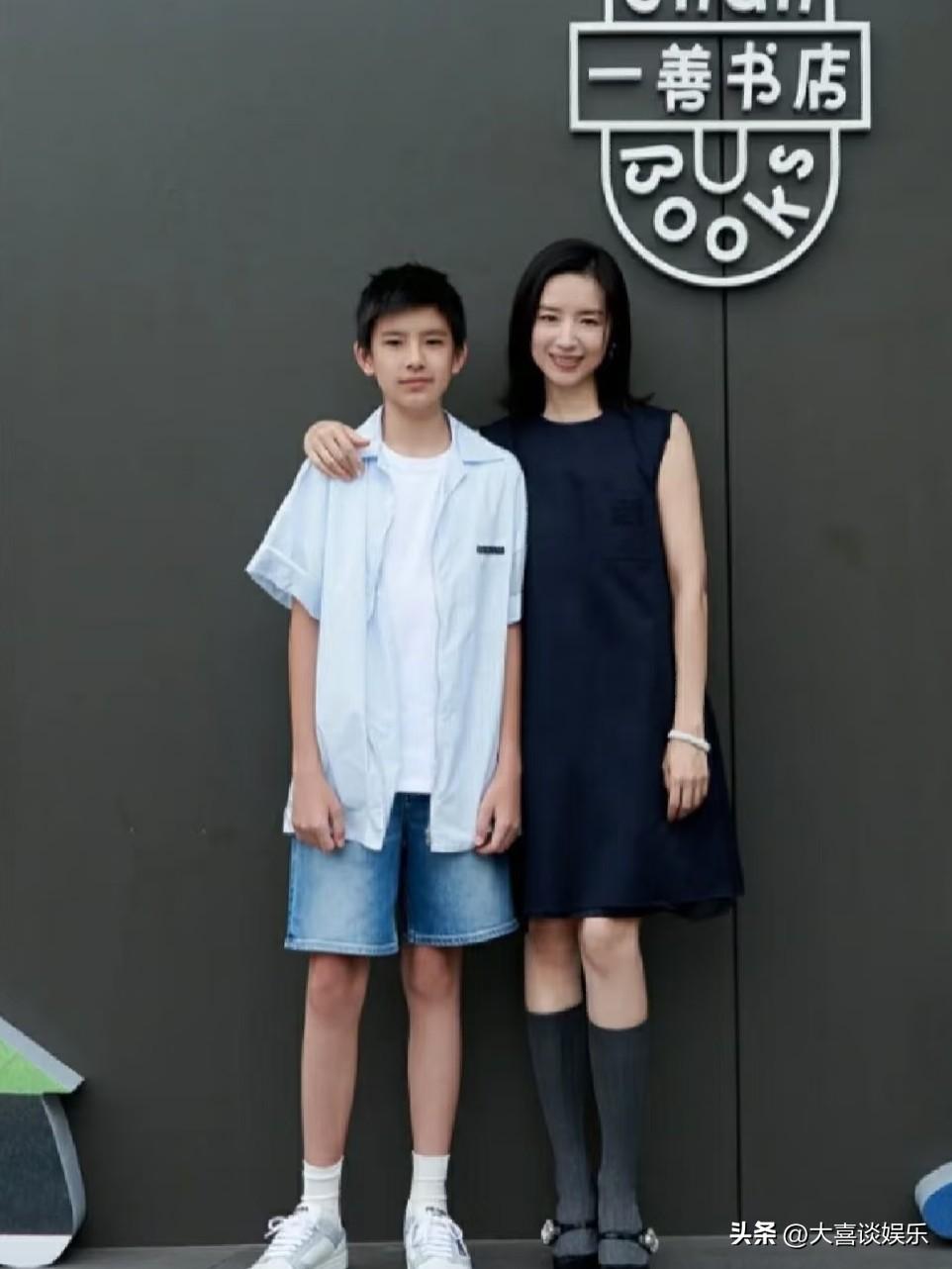 14年养出“白眼狼”？
17岁顶顶奔向潘粤明，董洁的爱错在哪？
3岁父母离婚，董