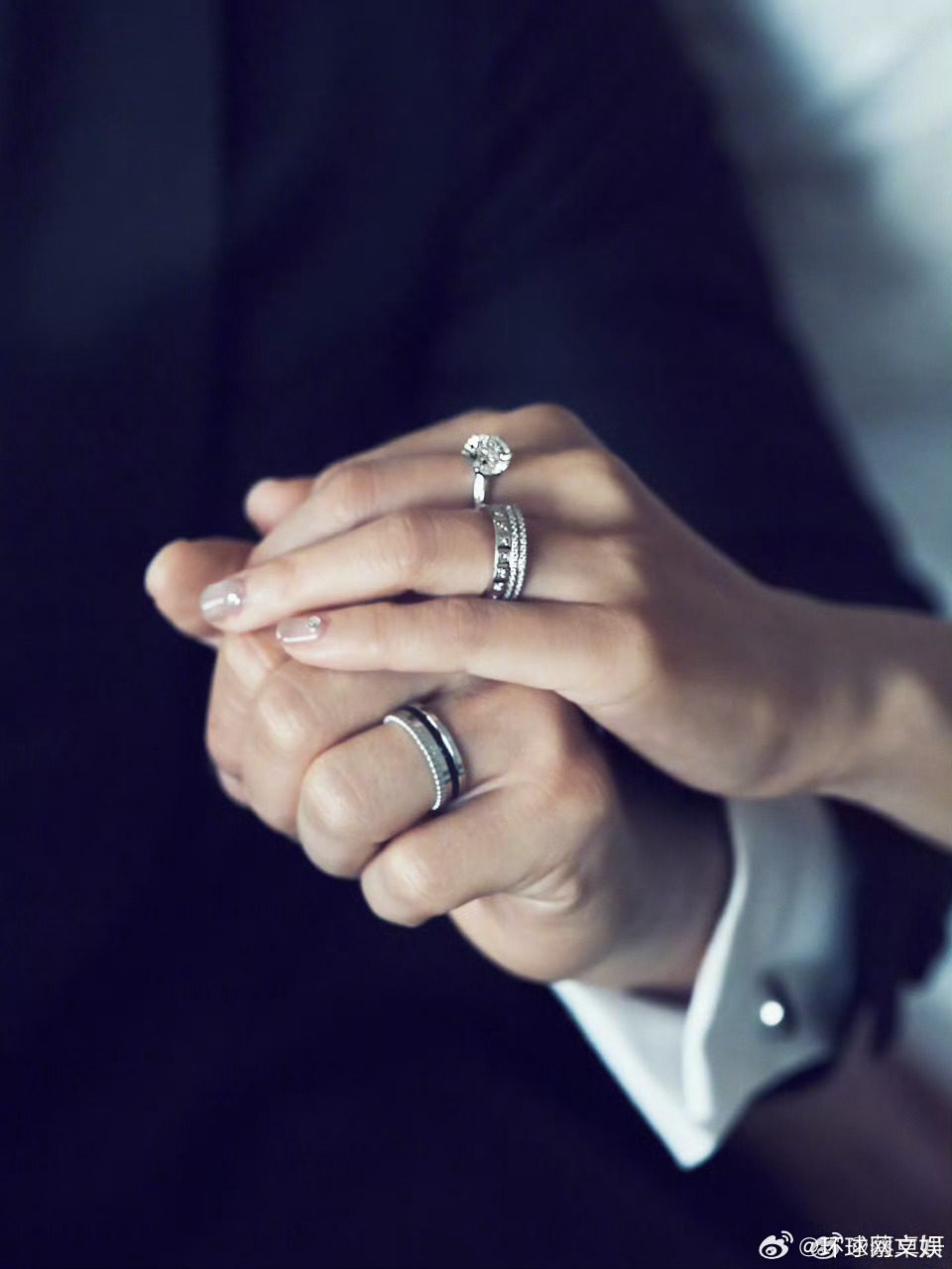 【#蔡卓妍结婚#】 #蔡卓妍结婚照#  28日中午，发文宣布结婚：“恭喜我嫁你，