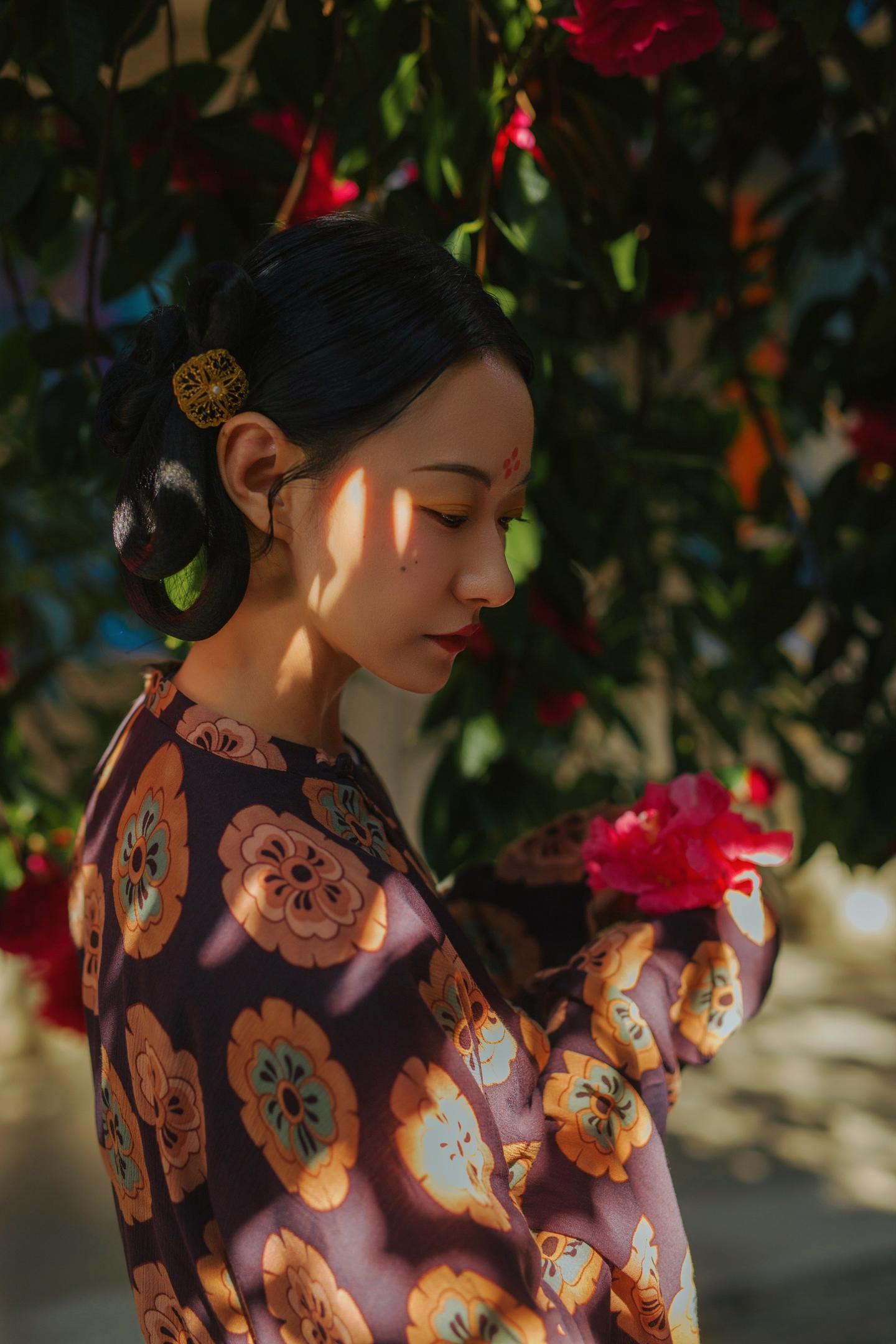 唐｜山茶花开时。