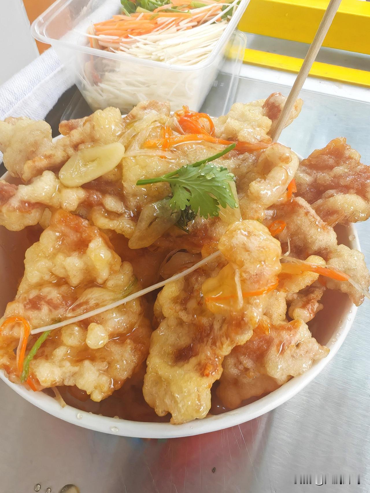 锅包肉用猪肉还是牛肉呢锅包肉肯定用猪肉或者猪里脊，但是回民的锅包肉用牛肉做，而且