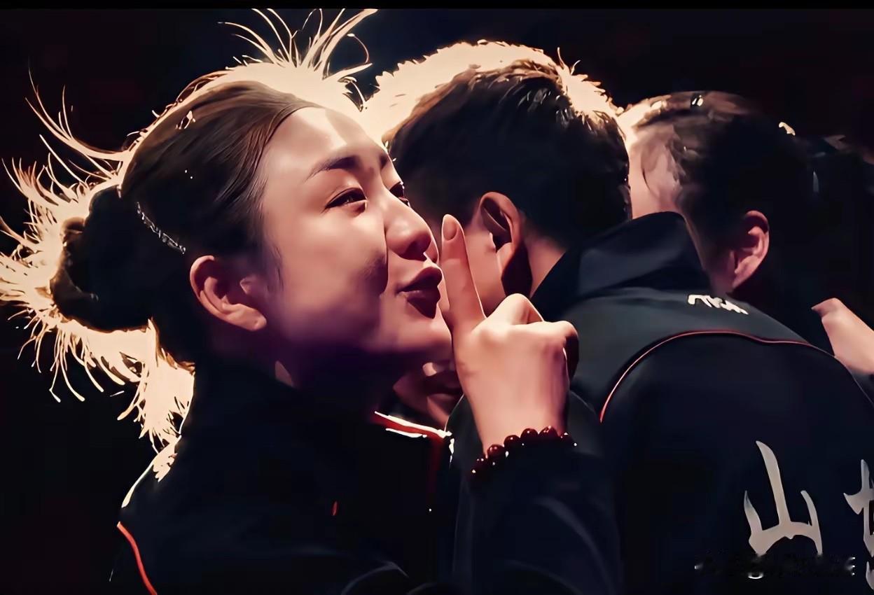 有一种强烈的预感，
陈梦泪洒赛场，可能真的要退役了。

山东队成功夺冠，为陈梦的