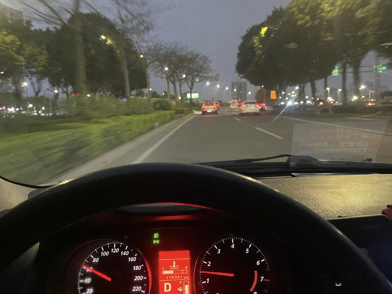 什么样的车最不好开？
我认为就是动力不好的车不好开，市区内可能你不觉得，但是出了