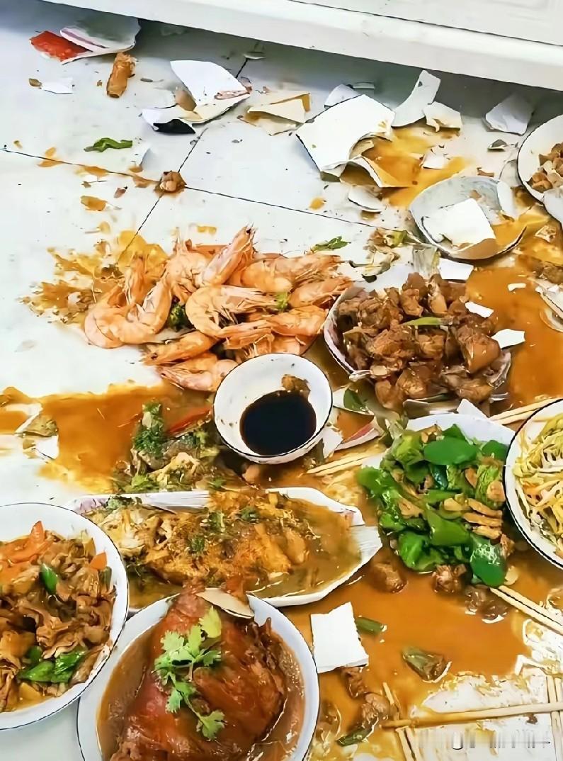 看着这满地狼藉……
​是真心在悔过啊，我们啊，如果我不生气，那就都好好的！可是有